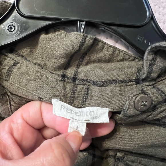 Button-up Shirt - Picture 3 of 3